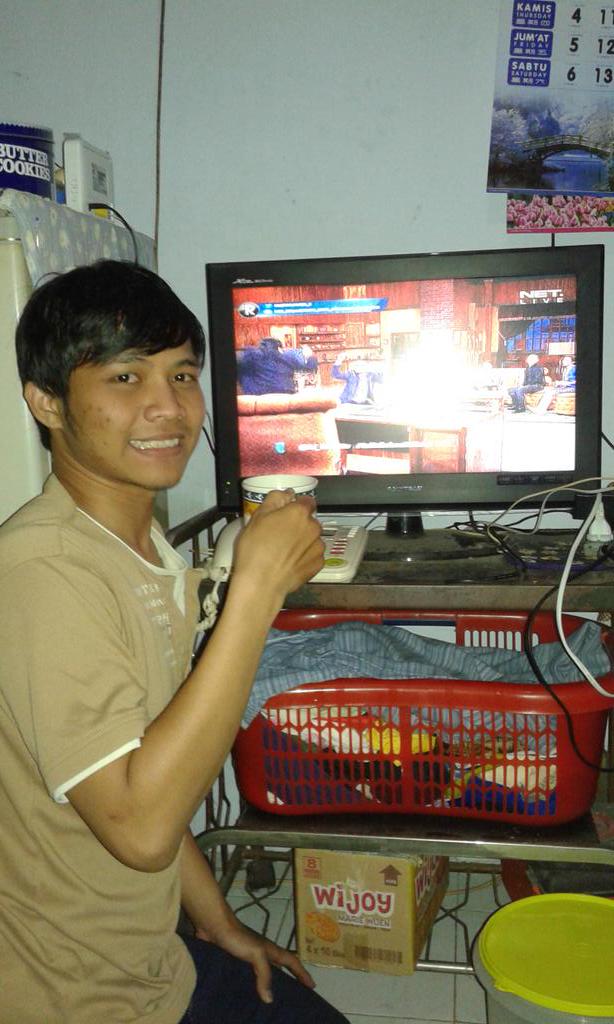 Kharudin1's tweet photo. @netmediatama NET_3 muhamad kaharudin_22_R_bandrek nya mang saswi nikmat badai :D #NETMiliuner_3 http://t.co/IXuLK8BWbp