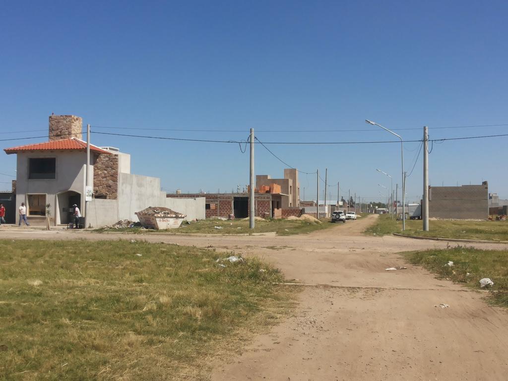 Crece Castelli 1 y 2. #RecorridoDeObras <a href="/Lucho_Alba/">Luciano Albanesi R4</a> <a href="/PrensaRioCuarto/">Sub. Comunicación R4</a> <a href="/paolabrero/">Paola Brero</a> #RioCuartoConstruye