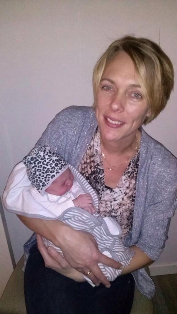 HildaFoppen's tweet photo. Weer trotse tutte geworden van een lief meisje, Ook nog vernoemd samen met mijn zus @divanr1 Julia is haar naam. http://t.co/oSssUXlty9