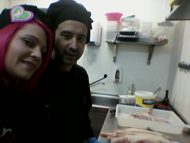 concejovaloria's tweet photo. Buenos dias!!!hoy tienen mucho trabajo @gmez_jg y @Tanya_Nieto preparando la #boda del #sabado http://t.co/acQ1FqGWdK