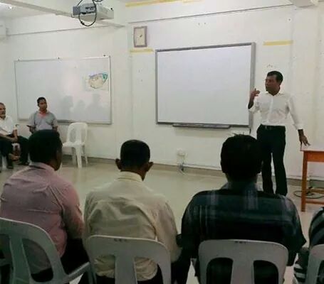 KulaYellow's tweet photo. Raees Mohamed Nasheed kulhudhuffushi councilerunna bahdhalu kuravvanee. http://t.co/DrdzcCR7LC