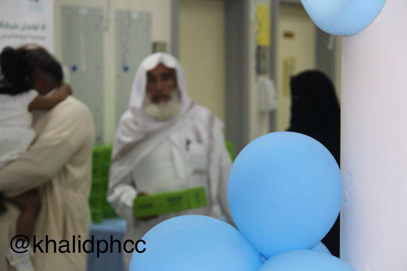 وفي الختام تم توزيع عدد من المطويات والكتيبات عن المرض السكري للمراجعين.