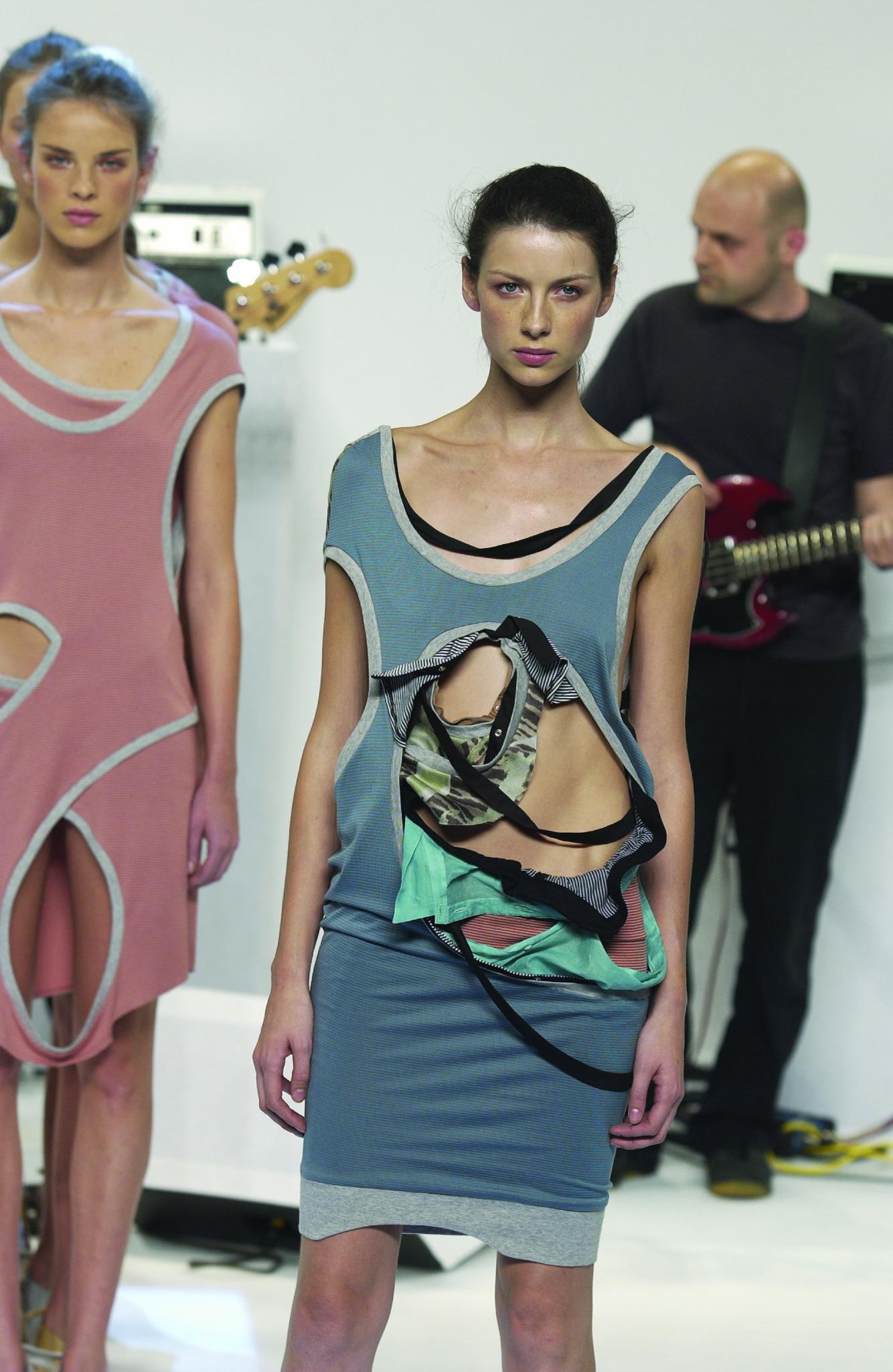 スカート hussein chalayan Hussein Chalayan blue circular cutout skirt — spring 2003