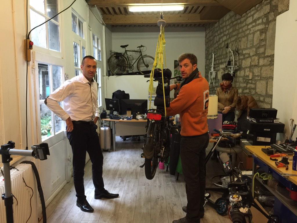 Yves_Marinot's tweet photo. Velo électrique en révision chez #proxy   accueil et efficacité http://t.co/jwsKpGXGdc