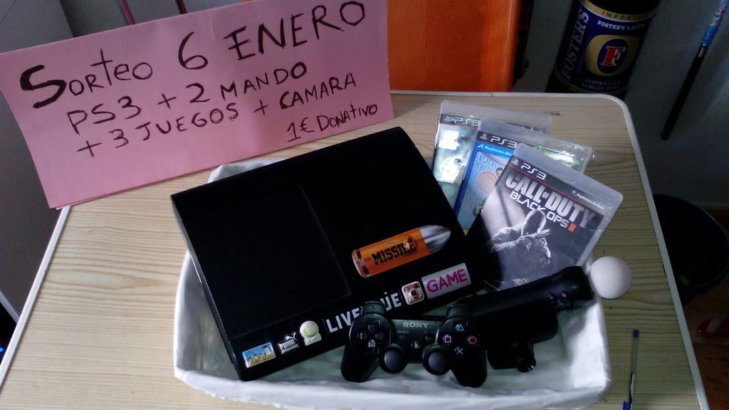 EloisaIbagez's tweet photo. 1€ dos números. PS3 de 500GB, dos mandos, cámara con micro y 3 juegos! http://t.co/3hhKS8eXml
