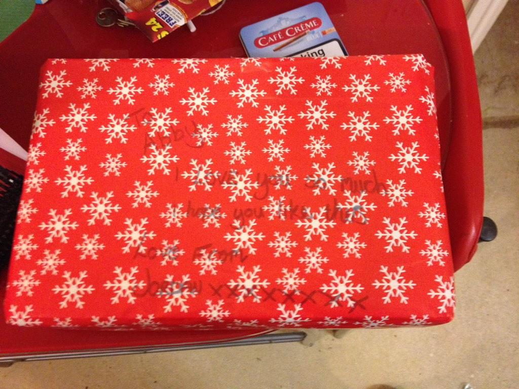 WondermanJordan's tweet photo. Wrapped and ready for the girlfriend http://t.co/jAAuxauaBk