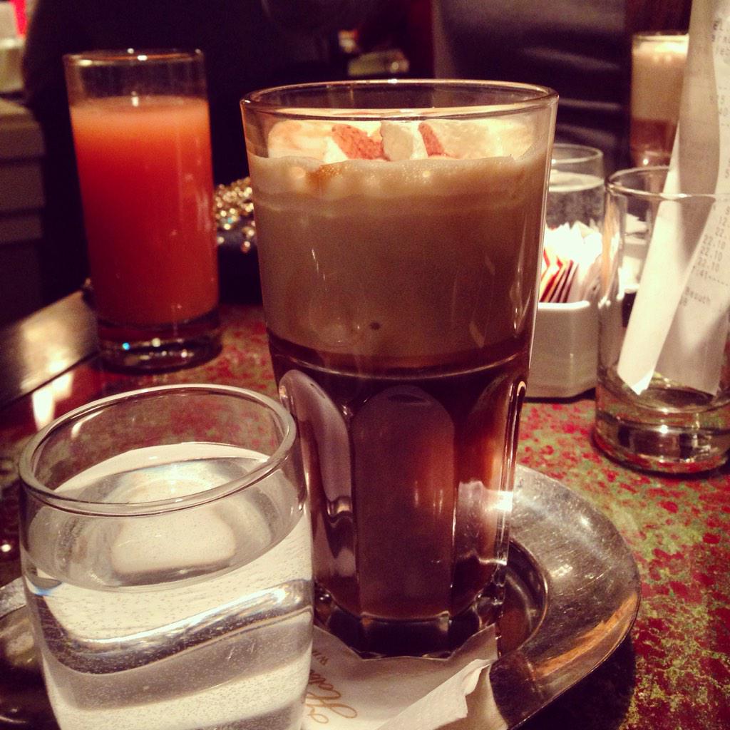 No one does #coffee quite like the #austrians <a href="/HotelSacher/">ザッハ</a> #cafesacher #vienna #austria #sacher
