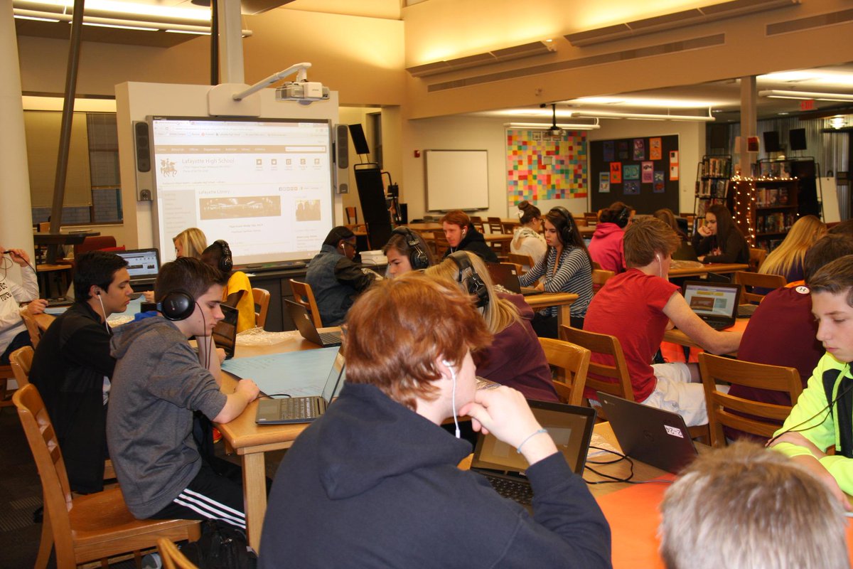 LHSbooklove's tweet photo. 9th graders in the flipped library! Learning about finals. #itstimetostudy #wearelancers #flippingworks http://t.co/bKLeIeZzDv