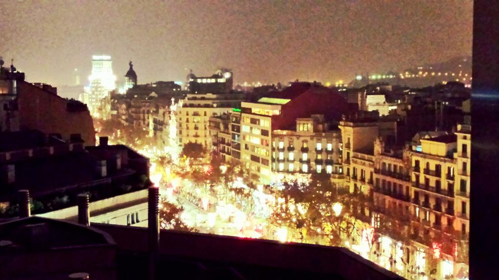 enricbayon's tweet photo. #Skyline dsd @RoyalHotelsBCN esperando a la presentación d @ioveraeurope by @ribeclinic y @Sogues #ShoppingNight http://t.co/9pbcY0sC5z