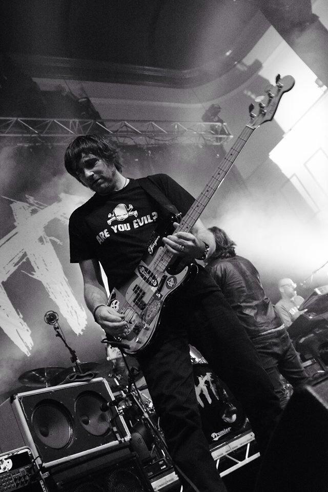 oneofevilblizz's tweet photo. @embrace this man wears all the best t shirts http://t.co/UIaa6pVXJ9