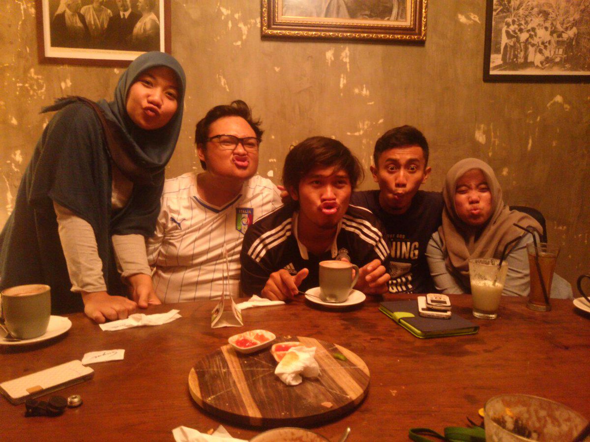 Reuni mbois <a href="/rumahopa/">RUMAH OPA</a> @YogiDwiMahandi <a href="/mahdamala/">K. Mahda</a> <a href="/obas_only/">okky bagus saputro</a> <a href="/yastyash/">Yan Pritaningtyas</a> next time lebih rame lagi