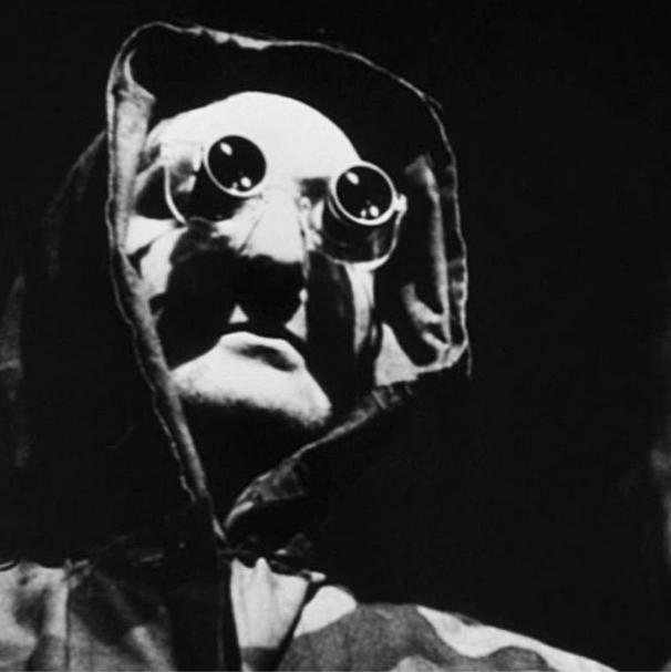 NealMBennett's tweet photo. La Jetée, the 1962 French short directed by Chris Marker. A time-travel film made almost entirely of still photos. http://t.co/zpQNVv4FPn