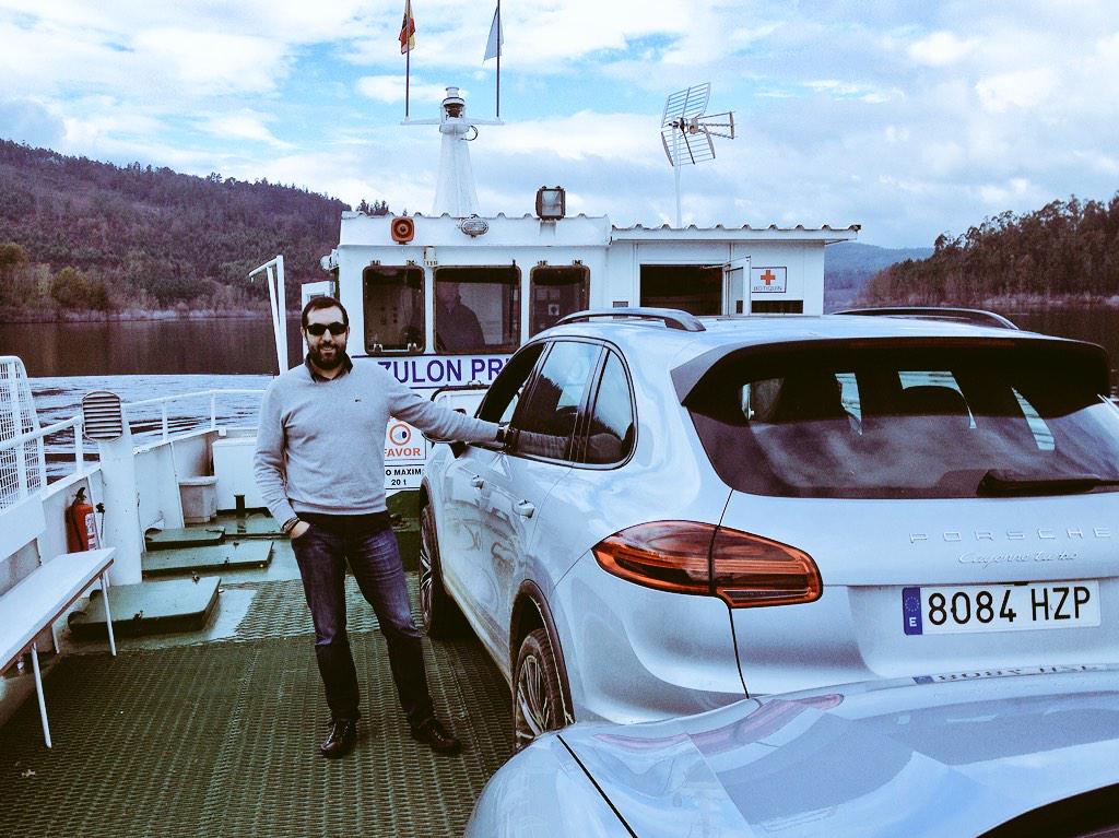 ttenacho's tweet photo. Hoy probamos el nuevo @PorscheEveryDay Cayenne y no se detiene ni cuando acaba la carretera mañana en @MotoraCope más http://t.co/UJDQxhQJ1t