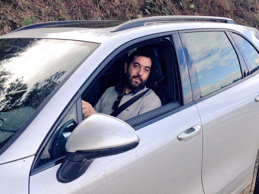 ttenacho's tweet photo. Hoy probamos el nuevo @PorscheEveryDay Cayenne y no se detiene ni cuando acaba la carretera mañana en @MotoraCope más http://t.co/UJDQxhQJ1t