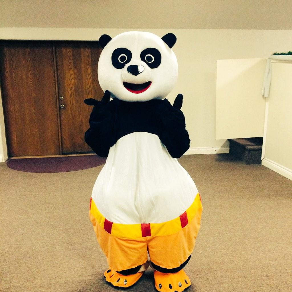 gxldenxx's tweet photo. Giving back to my community one panda at a time ๐ผ #supwitcha #KungFuPanda http://t.co/HzG85ps1Km
