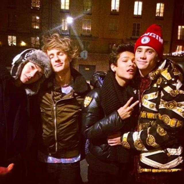 reall1dfan's tweet photo. I want  to win becuse yo guys ar my everythig and i love you so fuking much i cant discribe #FoooBookParty http://t.co/ML2uuRqyS1