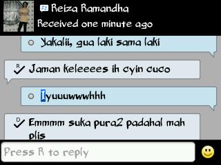 Keselek hp kek lu -__- "<a href="/GG_ANGGI/">GEGE</a>: Lekong ? RRamandha "