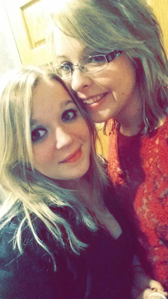 kimberbaird_'s tweet photo. My bff >>>> your bff #bombdotcom 😘 http://t.co/Hyd4iIDlTc