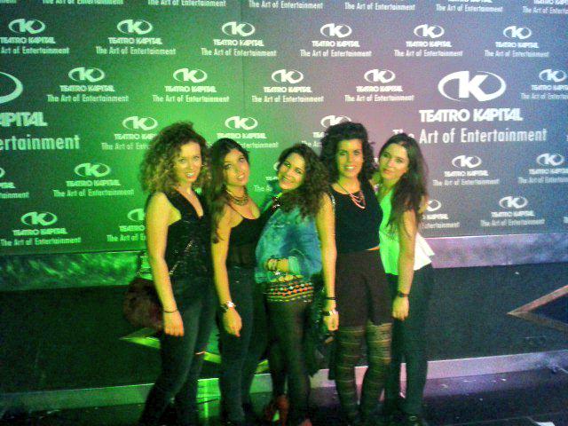 Belenbdv7's tweet photo. Primer concierto de las tribales tras su nueva unión en el Teatro Kapital el pasado sábado #Vuelvenlastribales http://t.co/m3LxpXQzBr
