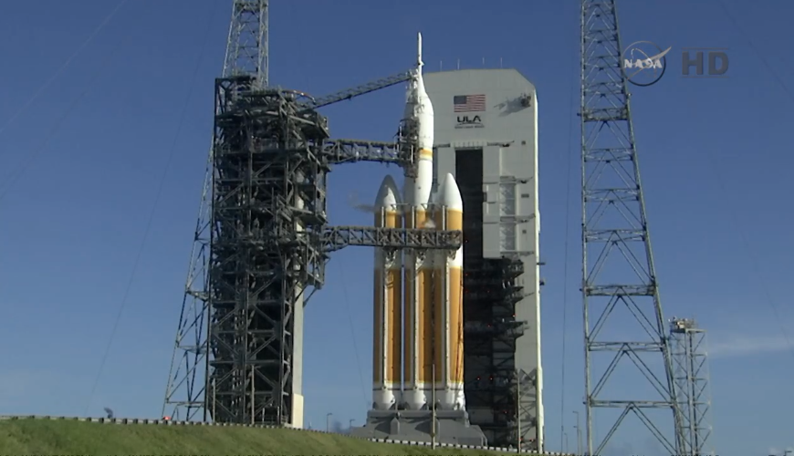 Gizmodo's tweet photo. 43 minutes left in the Orion launch window. Follow along live right here: http://t.co/KpZ0RBx9c0 http://t.co/MBzxBnwXCw