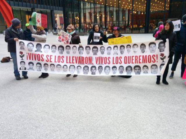 sopitas's tweet image. #USTired2: Así fueron las protestas de ayer en Estados Unidos por Ayotzinapa #YaMeCansé2 sopit.as/1yijaEj