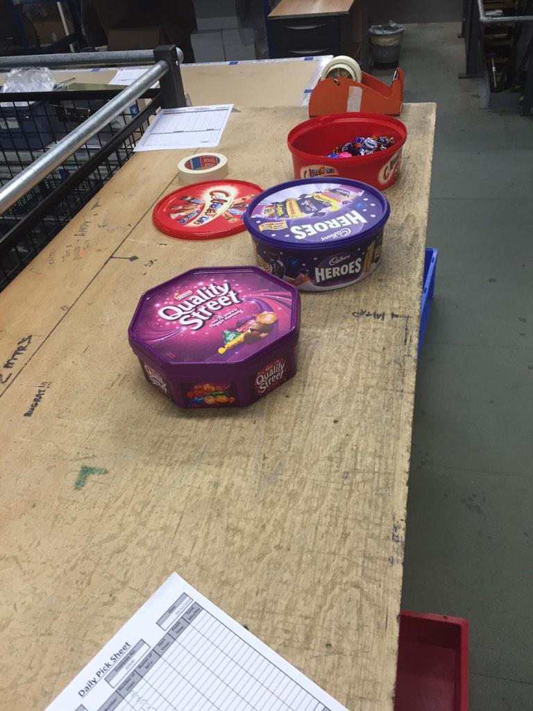 RyEvs15's tweet image. They&apos;ve started the tin chocolates in work 🙈 never easy when your dieting #chocolateproblems #1turnsto10