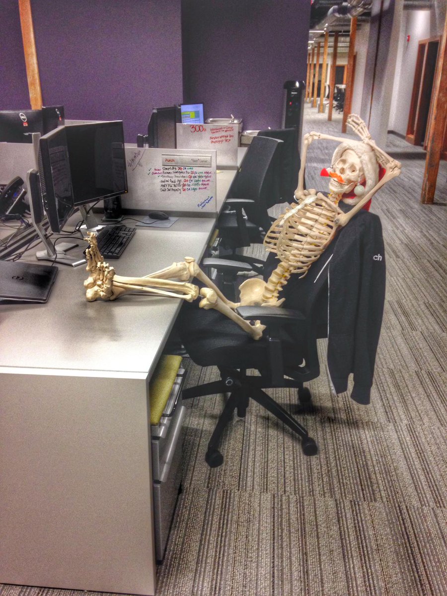 alisha_tmi's tweet image. Sorry @Nightshade2070 it looks like you've been replaced. #purchlife #skeletonhumor #itstooearly