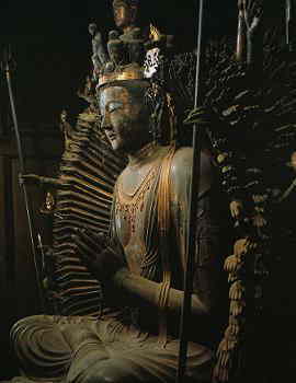 葛井寺乾漆千手観音坐像：大阪府所在。彫像の千手観音像は40本の手で