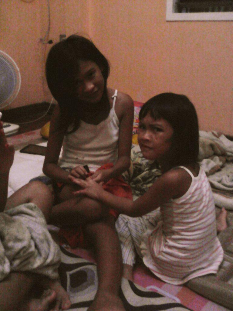 kevinsadora's tweet photo. Manicure &amp; pedicure!

#walangpasok http://t.co/uINq8AizDk