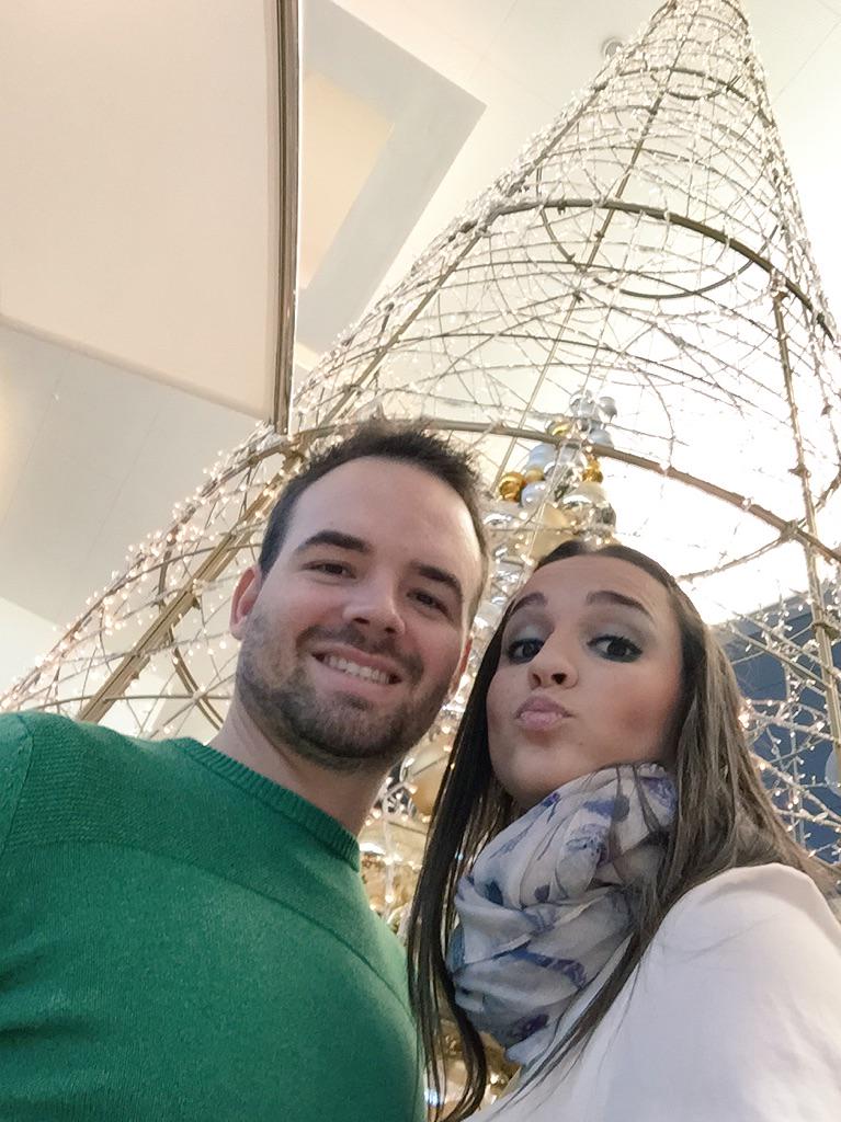 elenamm03's tweet photo. Pasando un día de comilonas, compras y relax! @jose_alevin http://t.co/KUzOHsxxNV