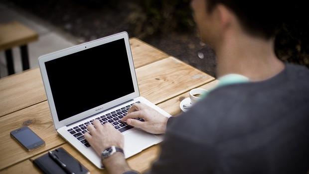 Beware! That 'Order Confirmation' Email Could Be a Malware Attack: bdeal.me/MalwareEmails