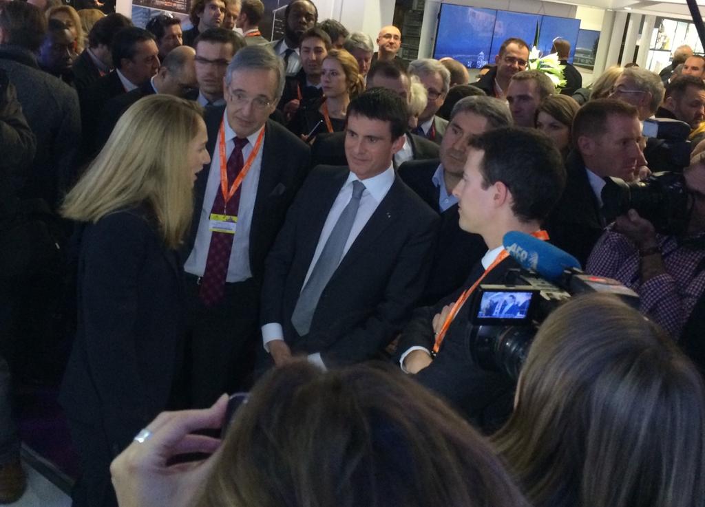 thierrylajoie's tweet photo. #simi2014 @BastienDolla @ArianeBouleau ont accueilli @manuelvalls sur le stand @AFTRP #GrandParisAménagement http://t.co/IvEbQPh17D
