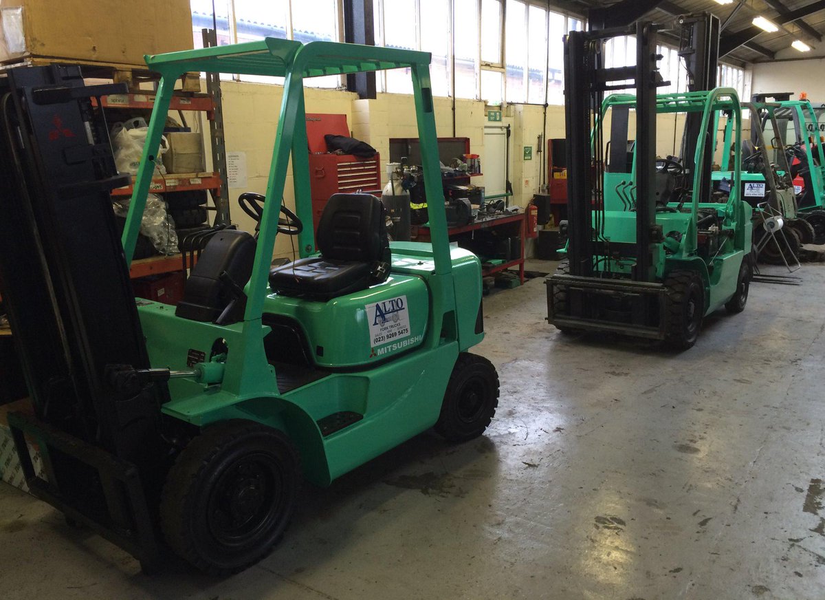 AltoHandling's tweet photo. All our used equipment go through rigorous refurbishment process before they go to our customers. #lookslikenew http://t.co/7MzZLVz1MY