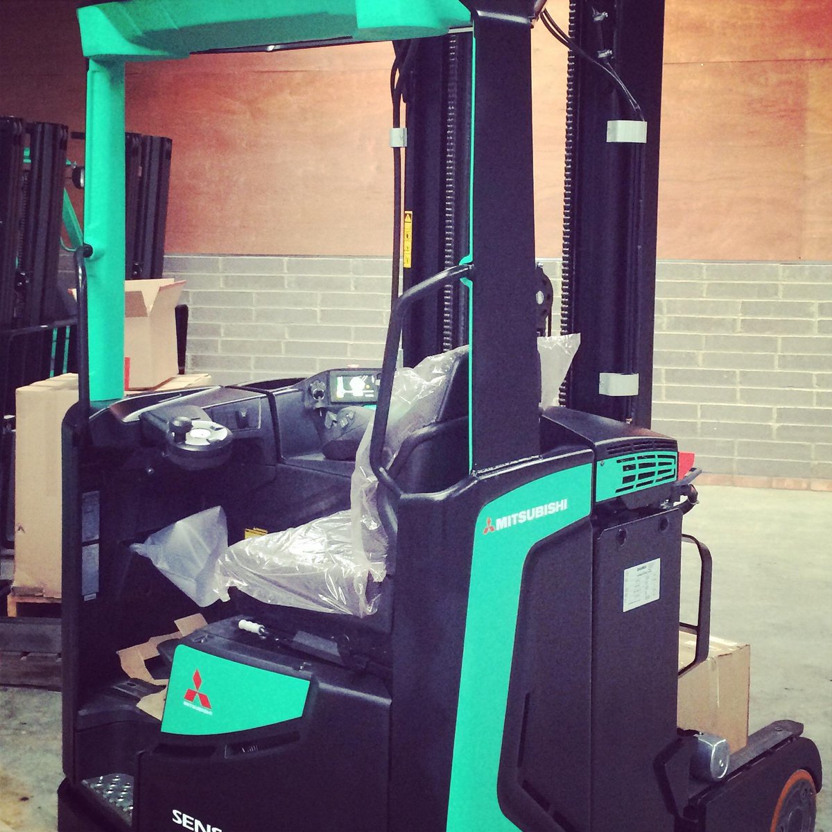 AltoHandling's tweet photo. Brand New Mitsubishi SENSiA Reach Truck ready for a customer #Mitsubishiforklifts http://t.co/3FSvhBfKGX