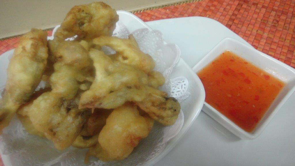 NadaBudaya's tweet photo. From our new festive menu:
Mixed fried crispy prawns, squid &amp; soft shell crab dipped in a sweet &amp;
sour chilli sauce. http://t.co/nY7Jj37h4d