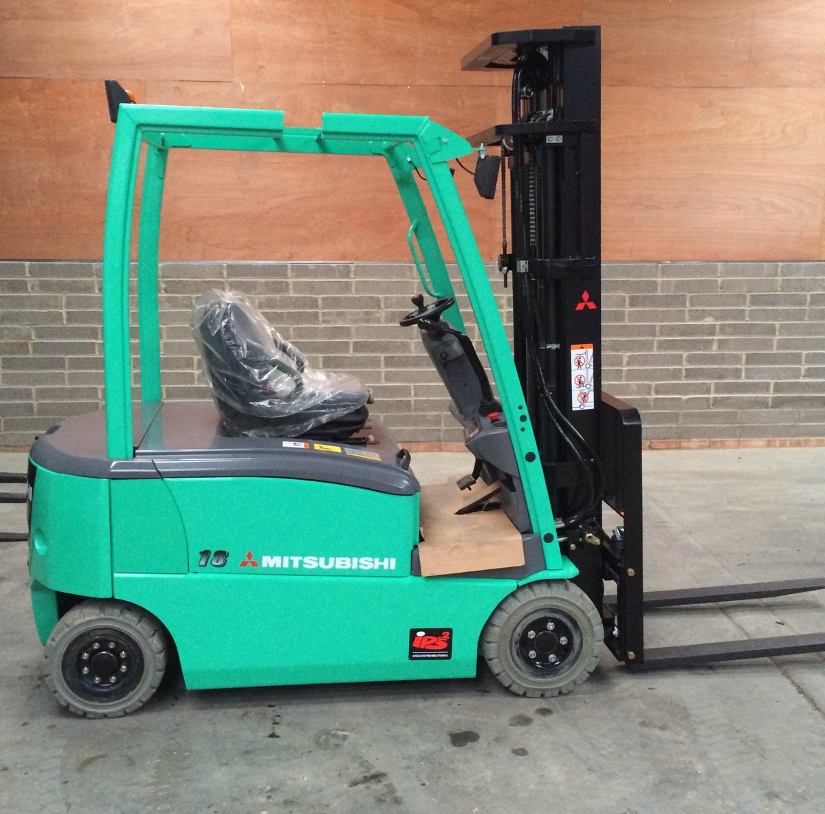 AltoHandling's tweet photo. Mitsubishi FB18PN ready and waiting to be delivered. #Mitsubishiforklifts #brandspanking #whenreliabilityiseverything http://t.co/tV3UuD4TNW