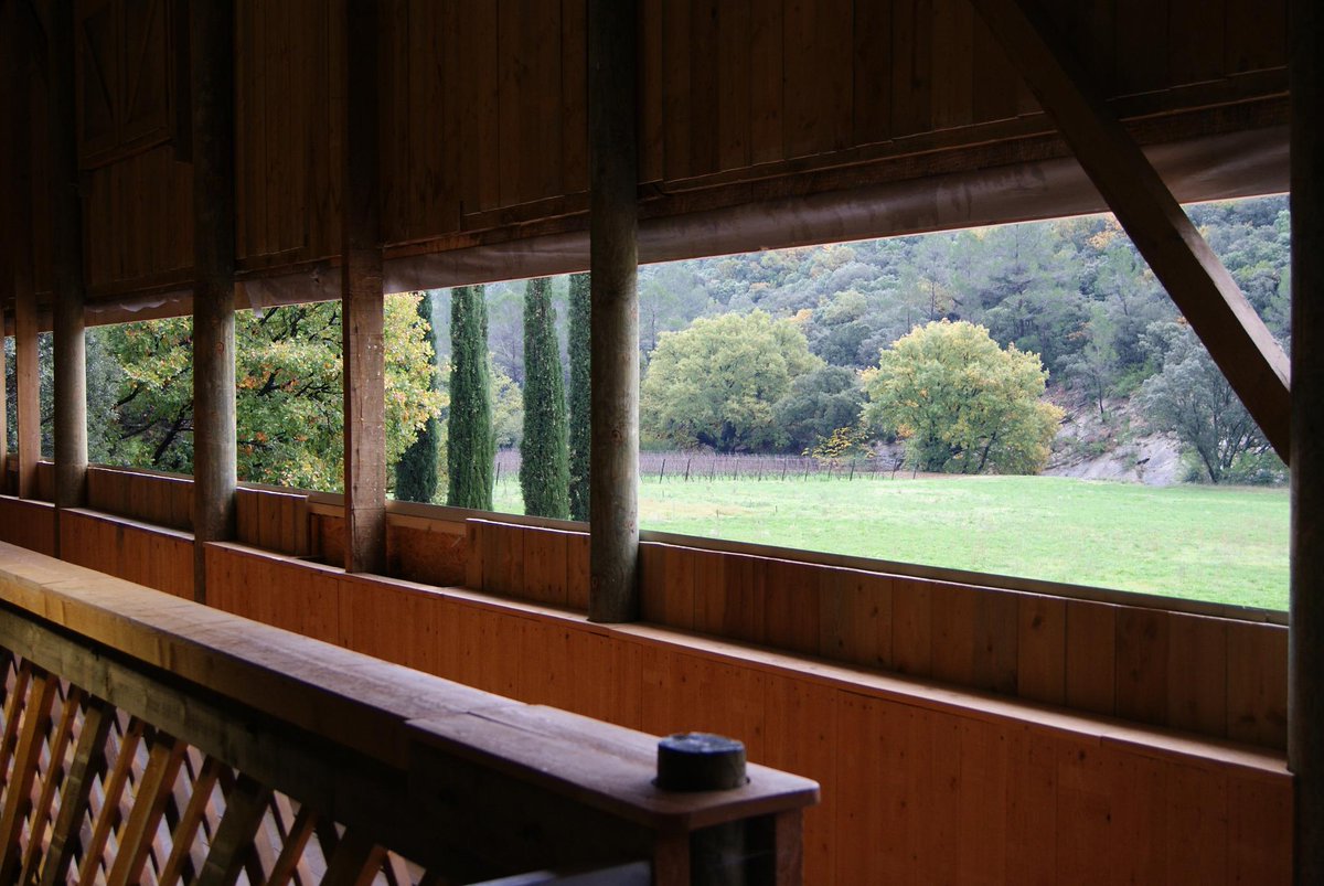 LHortus's tweet photo. Cela avance, les travaux de réfection des #chais au #domainedelhortus !!! http://t.co/40PCCeOina