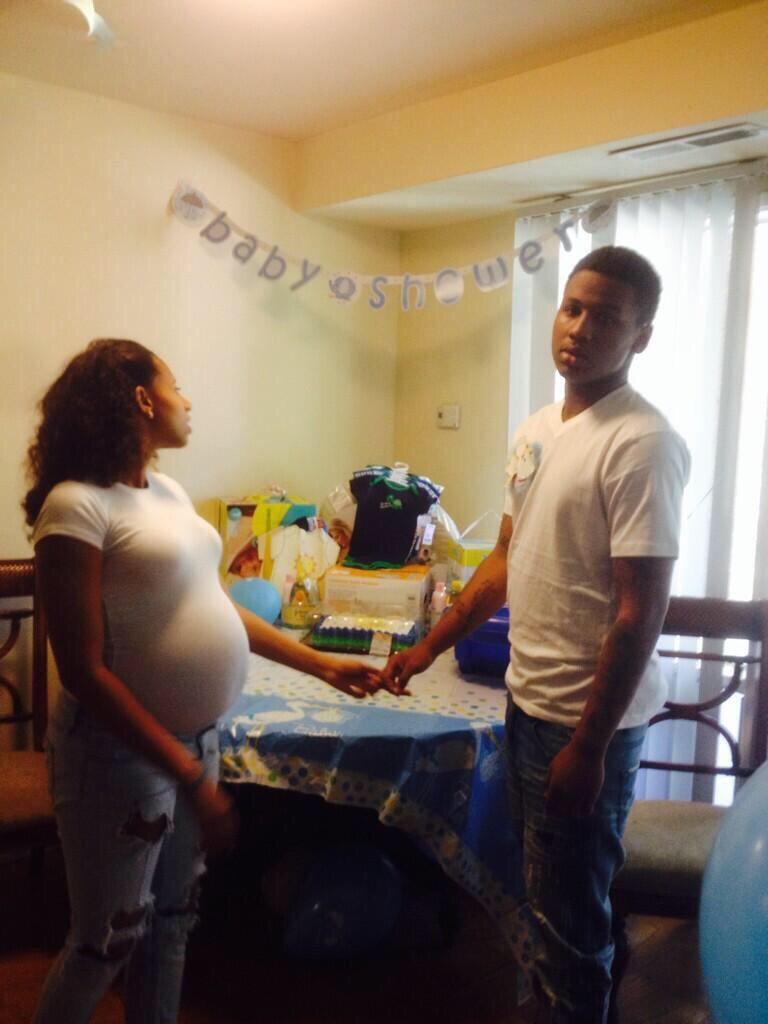 mixbreed_lexie's tweet photo. That nigga lookin like "I should've wore a condom" http://t.co/CvYgP9LyiO