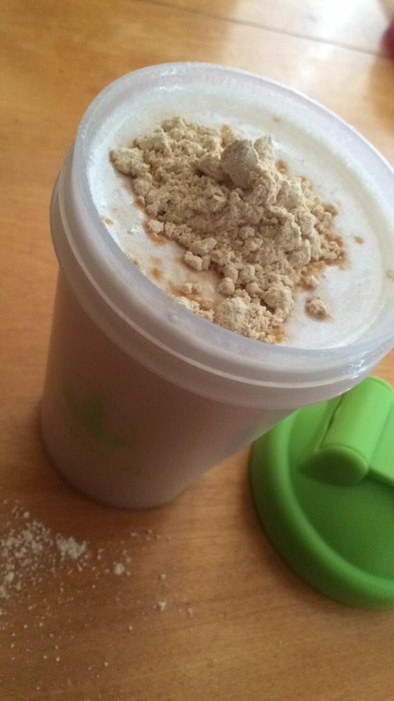 LillySG94's tweet photo. #proteinislife #Herbalife #pbtwo breakfast time 😃👏 ☀️ http://t.co/COAp8UpnOt