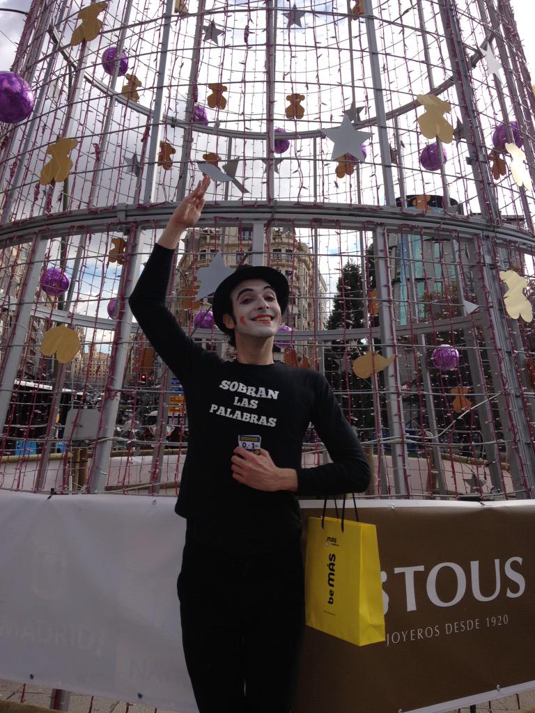 jessohln's tweet photo. #masmovil street campaign! So much fun! #somosraros #sobranlaspalabras http://t.co/9DRK0VIerz