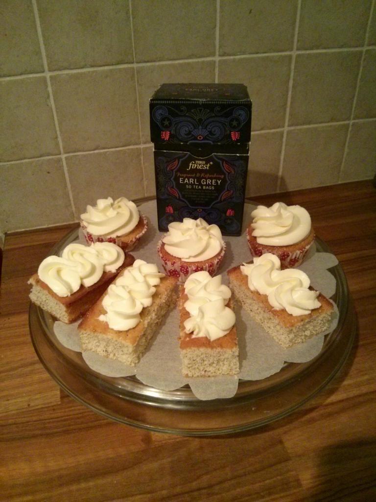 cheekybake's tweet photo. Today I have Earl Grey and vanilla sponge with elderflower cream cheese frosting, any takers? #yum http://t.co/TgVe2HInkz