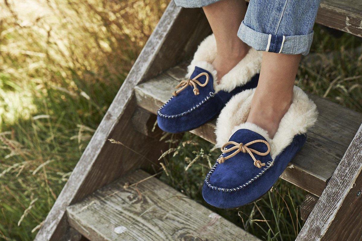 UGGFrance's tweet photo. On craque pour le modèle Alena cette saison! #ThisisUGG #ideecadeau #Noël  http://t.co/LcA5XADeDm http://t.co/rtWyY04d40