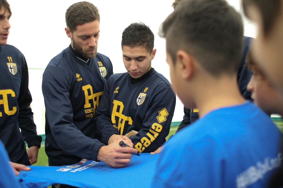 CSInazionale's tweet image. I ragazzi della #JuniorTIMCup si sono allenati con #Mauri #Galloppa #Rispoli e @paolo_deceglie del @ParmaFC