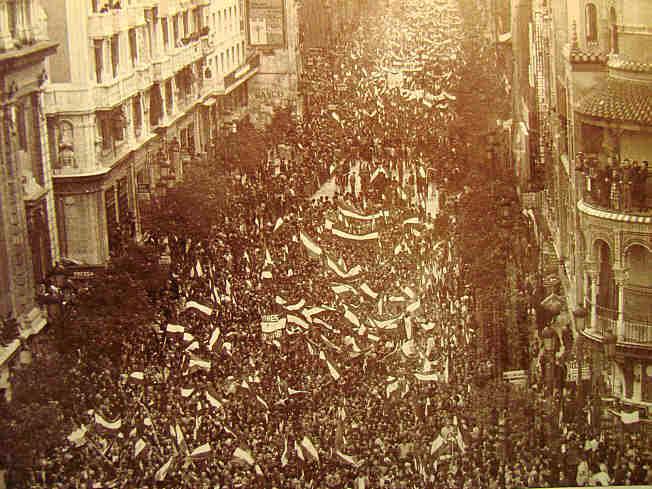 SabioMarc's tweet photo. Tal como hoy, un #4Diciembre de 1977 #Andalucia clamó por la autonomia. ¡ #AndalucesLevantaos !  #AndaluciaDespierta http://t.co/jPzj17Tgnm