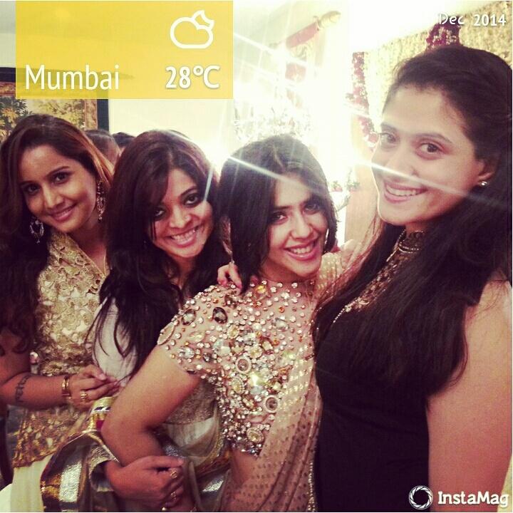 niveditabasu's tweet photo. We are not just women. ..We are THE  BEST👍👍👍👊👊👊 @EkmainaurEktu7 @justdevika Ananya http://t.co/vwwiAhY90I