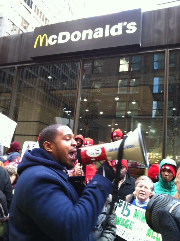 GrassrootsChi's tweet photo. Willie, @ONENorthside 'if ppl are paid a living wage violence goes down in our neighborhoods' @fightfor15 http://t.co/WESU4UyNWS