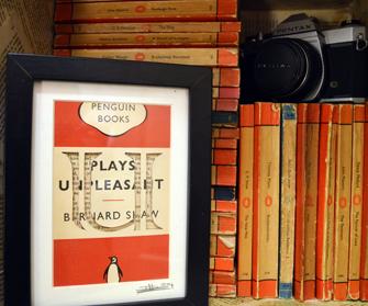 RookieFair's tweet photo. Penguin books are iconic! @andatwhatcost creates personalised gifts out of vintage books.From £25. #availablenow http://t.co/xmrkCoQnEj