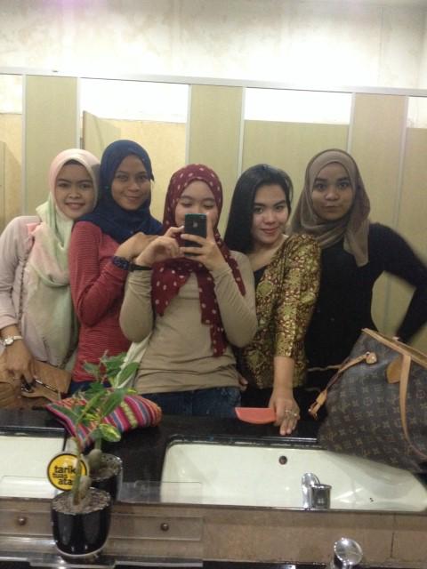 EsterrSilalahi's tweet photo. With@ayulizza @Soniia_DH @serlypsptas @nursintaa http://t.co/h6XgTSFEVC