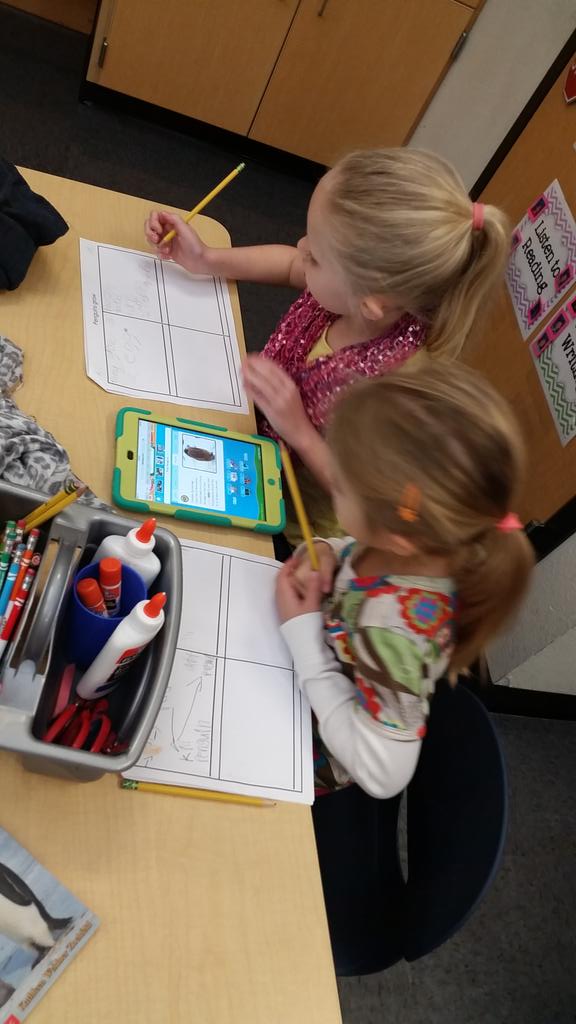 Macs working collaboratively with the nology to research #dentonchat #hawk