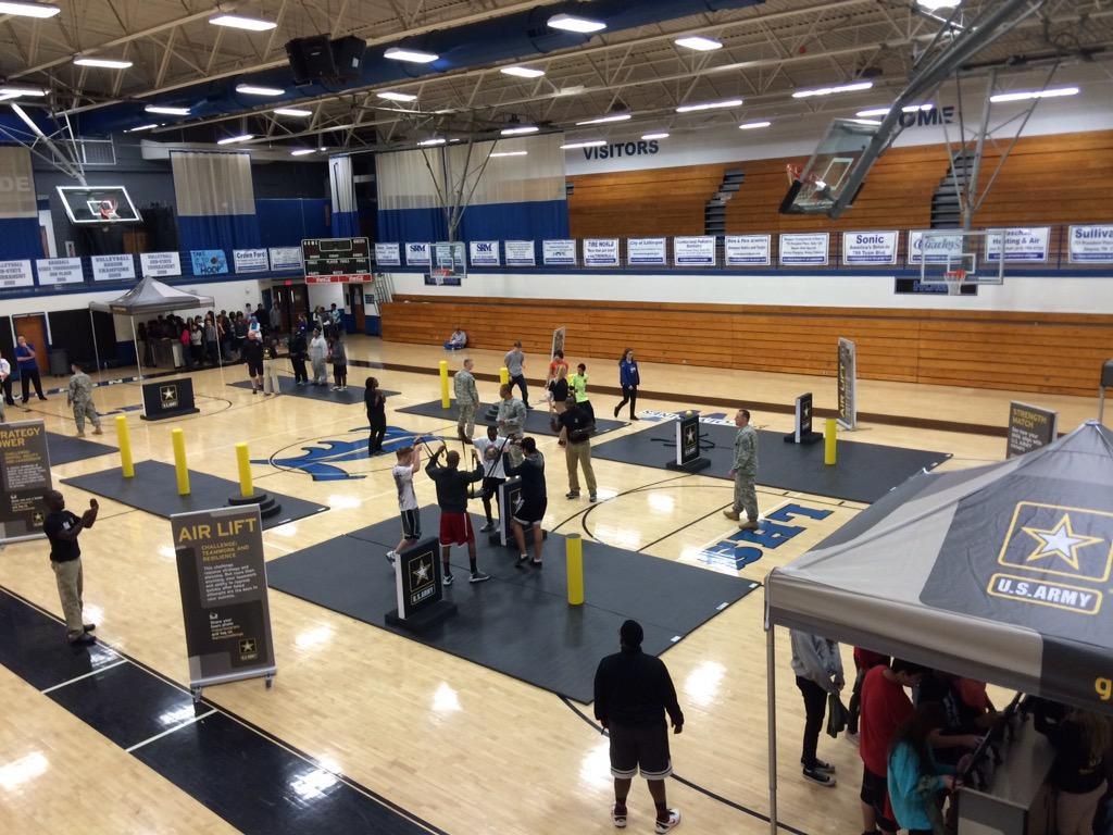 MrsChelseaMoore's tweet image. LHS is SO excited to have @GoArmy here today doing the #armychallenge w/ our PE classes! @rucoschools @LHSintheNews